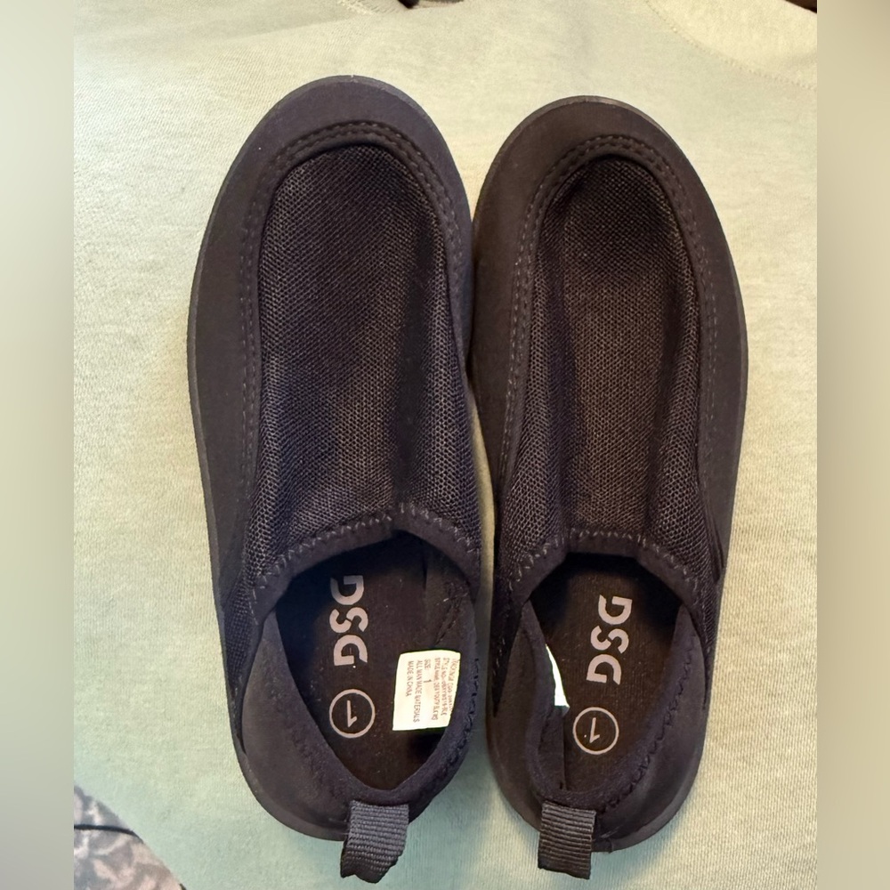 DSG - Youth water shoes - size 1 never worn